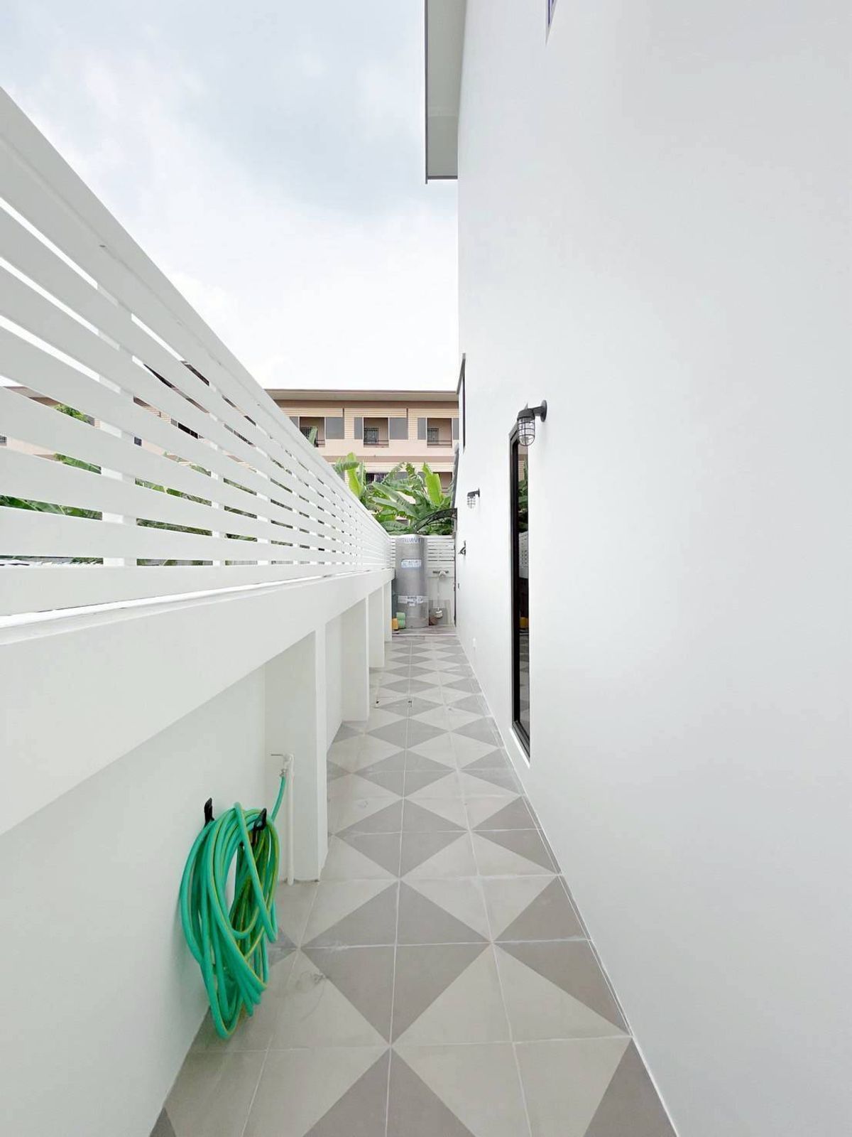 TownhomePattanakan, Srinakarin : Sell/rent 3 -story townhome near Laem Thong athletes New renovated house (N.1874)