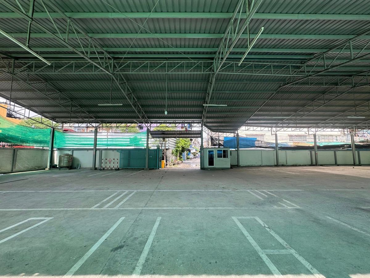 For SaleWarehouseRama9, Petchburi, RCA : Land for sale with the warehouse roof on the area of ​​308 sq.w. (can invest, rent or continue business), make an appointment, contact 094-641-5974
