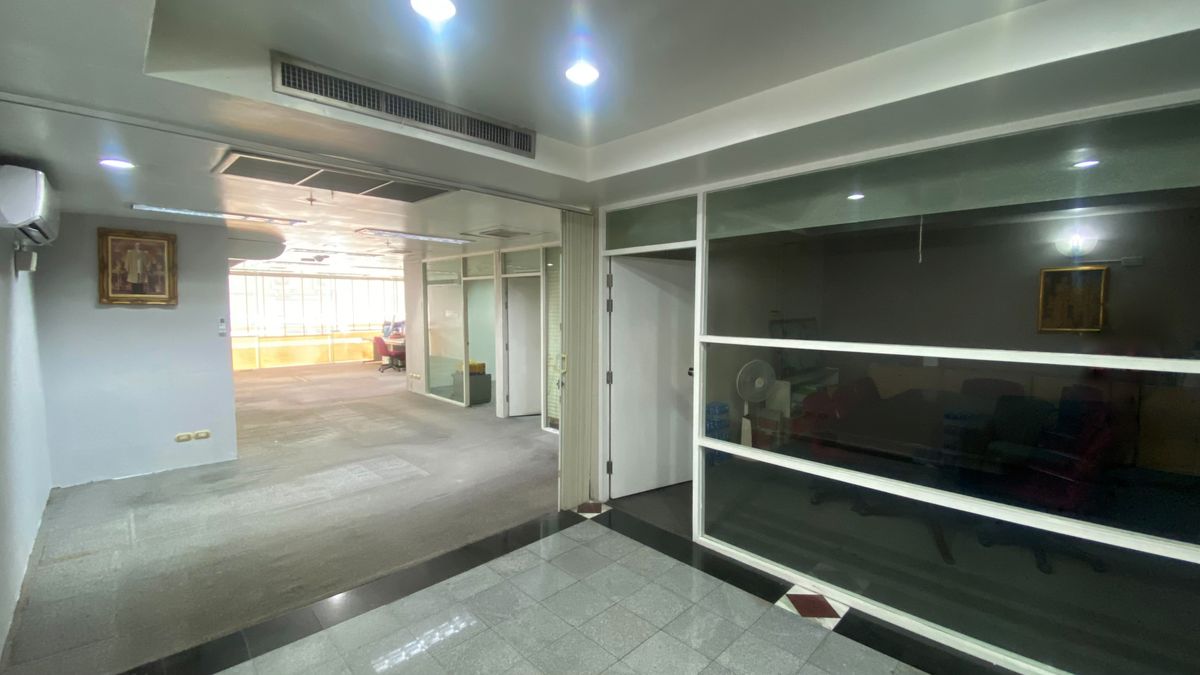 ให้เช่าสำนักงานราชเทวี พญาไท :  สำนักงาน 150 ตรม. อาคารพญาไทเพลส ใกล้ BTS พญาไท นัดชม 098-654-2399