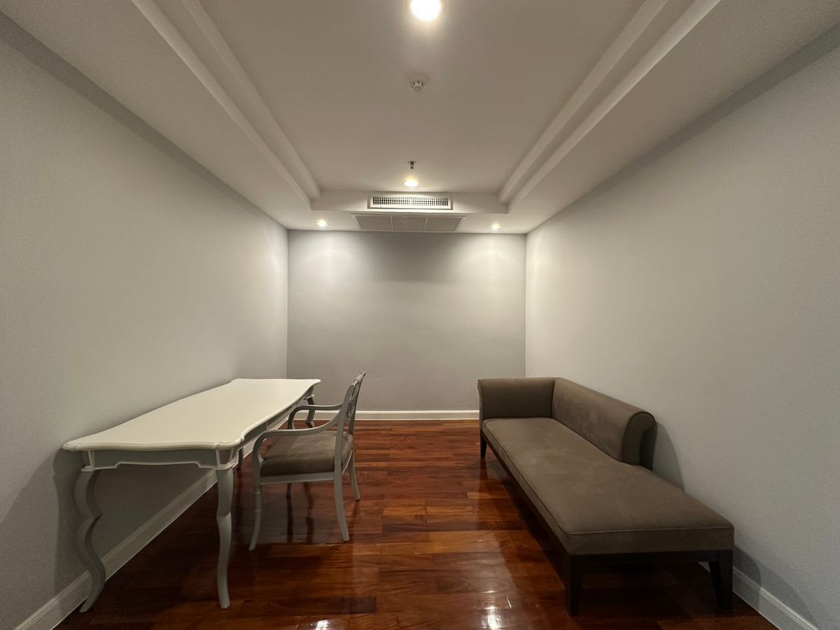 ให้เช่าคอนโดสุขุมวิท อโศก ทองหล่อ : Family unit in Thonglor for rent!✨ 3+1 bedroom fully furnished 285 sq.m near BTS Thonglor Tel.086-369-2224