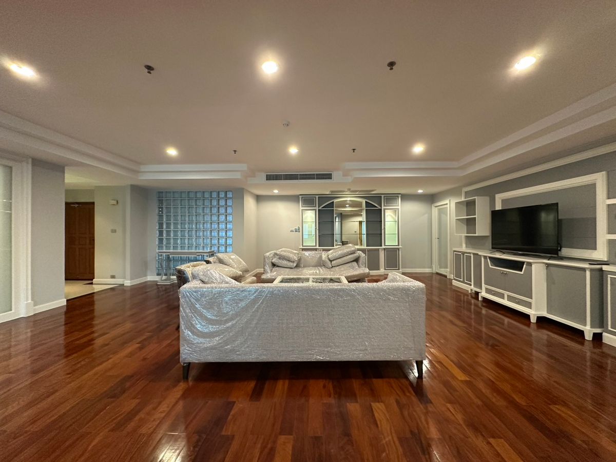 ให้เช่าคอนโดสุขุมวิท อโศก ทองหล่อ : Family unit in Thonglor for rent!✨ 3+1 bedroom fully furnished 285 sq.m near BTS Thonglor Tel.086-369-2224