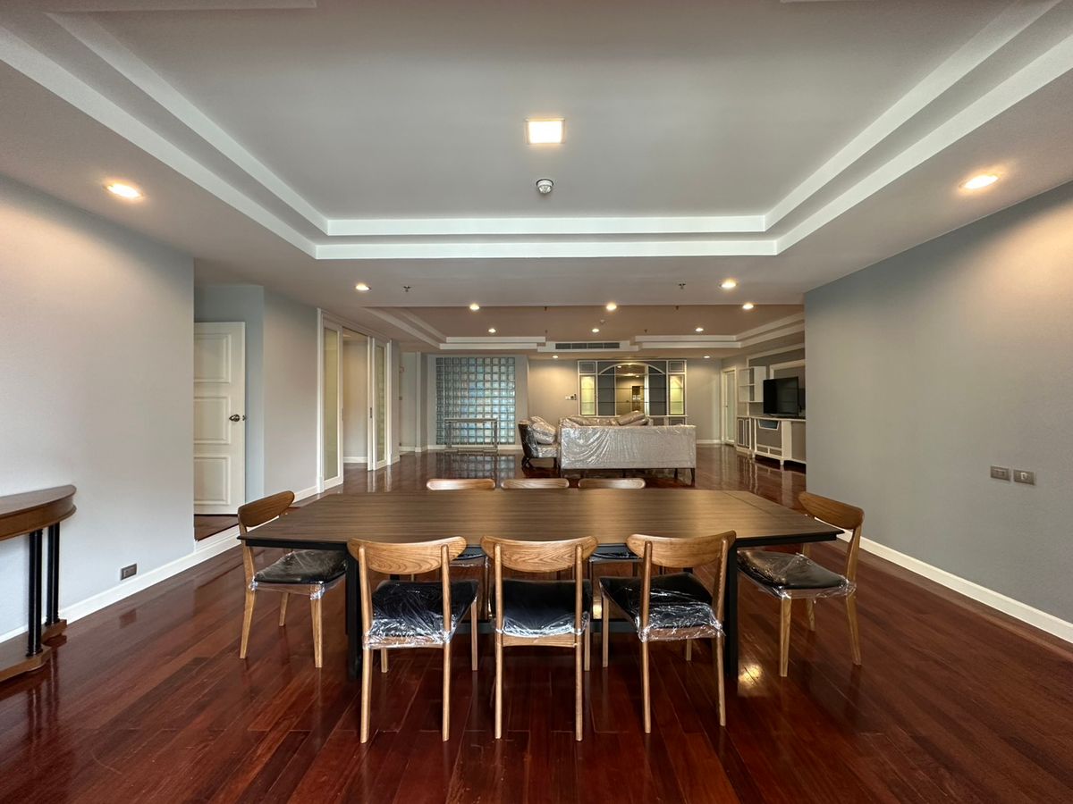 ให้เช่าคอนโดสุขุมวิท อโศก ทองหล่อ : Family unit in Thonglor for rent!✨ 3+1 bedroom fully furnished 285 sq.m near BTS Thonglor Tel.086-369-2224