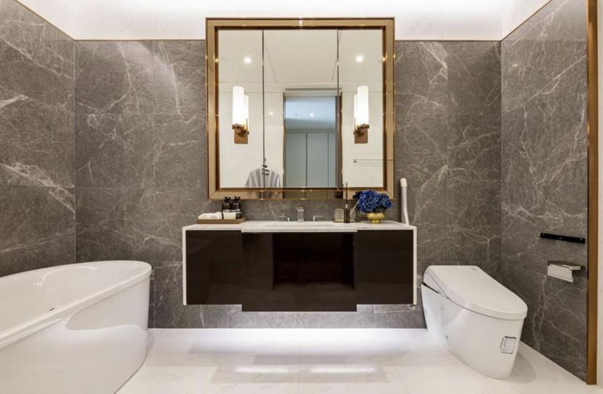 CondoWitthayu, Chidlom, Langsuan, Ploenchit : Sindhorn Tonson Condo Leasehold is next to the Lumpini Park in Soi Ton Son Shuttle Service.