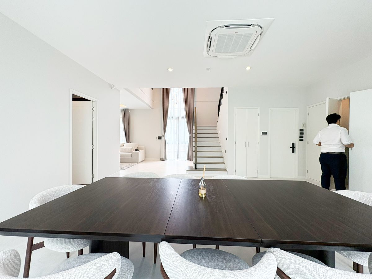 บ้านบางนา แบริ่ง ลาซาล : ✨บ้านเดี่ยวหรู 2 ชั้น ใกล้คลับเฮาส์ เศรษฐสิริ บางนา กม.10 | แสนสิริ✨