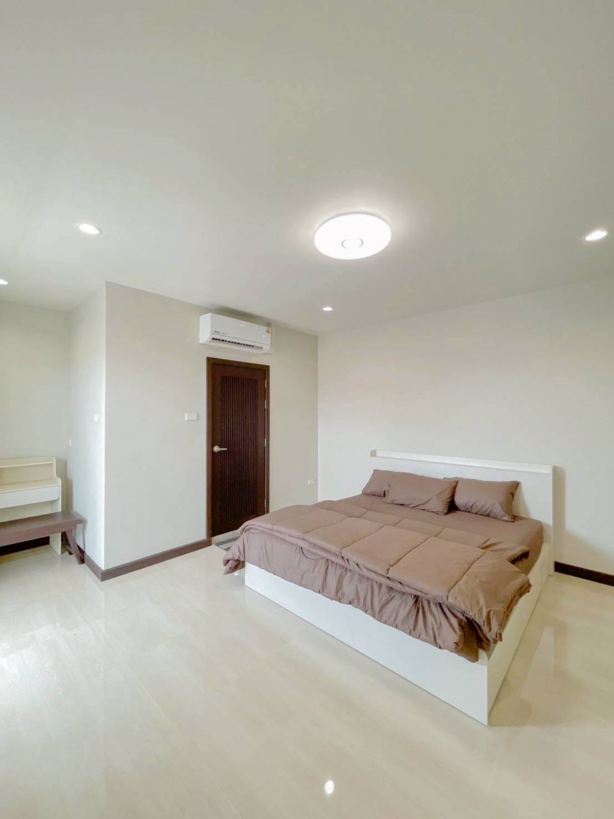 TownhomePattanakan, Srinakarin : Sell/rent 3 -story townhome near Laem Thong athletes New renovated house (N.1874)