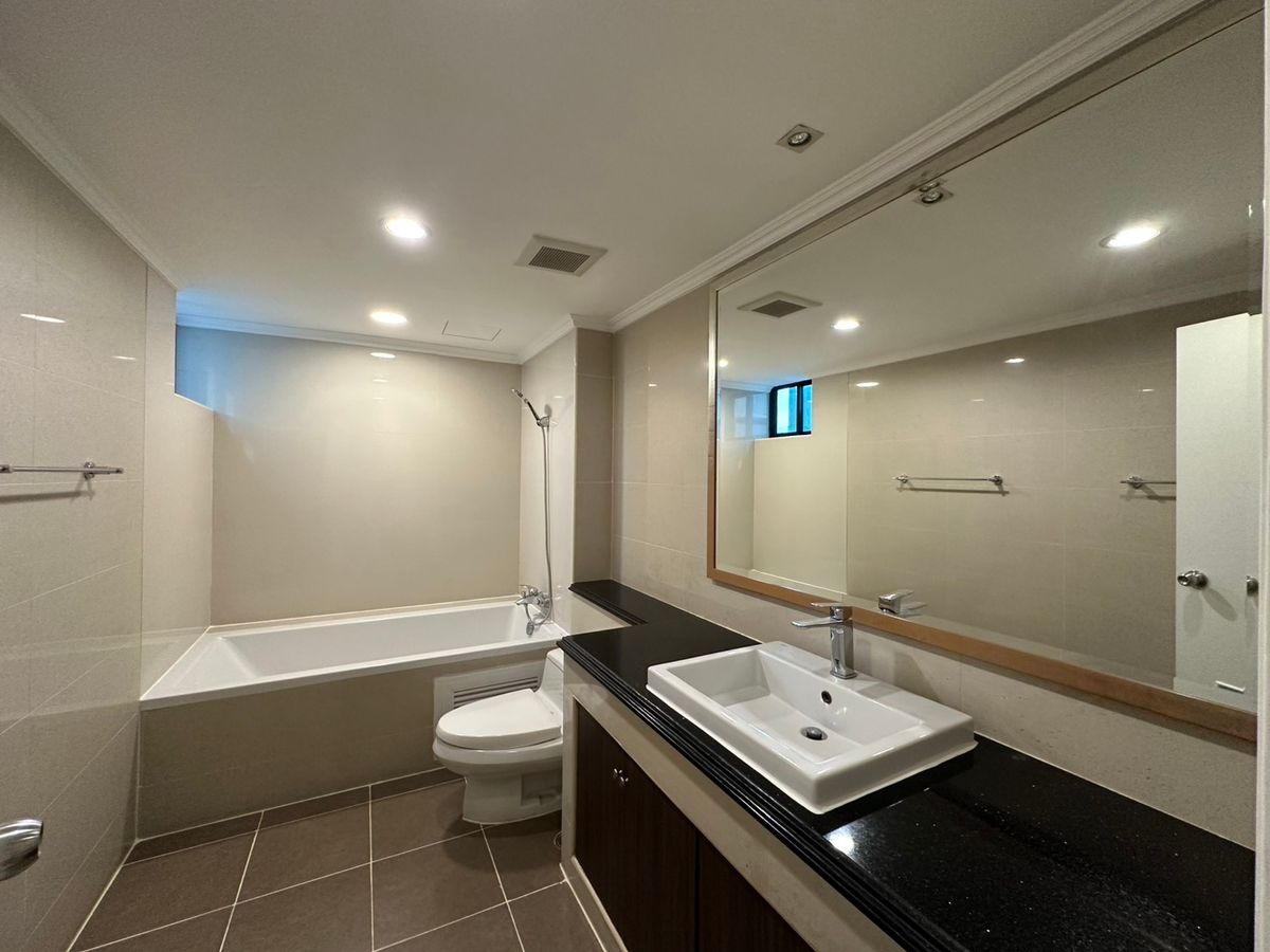 ให้เช่าคอนโดสุขุมวิท อโศก ทองหล่อ : Family unit in Thonglor for rent!✨ 3+1 bedroom fully furnished 285 sq.m near BTS Thonglor Tel.086-369-2224