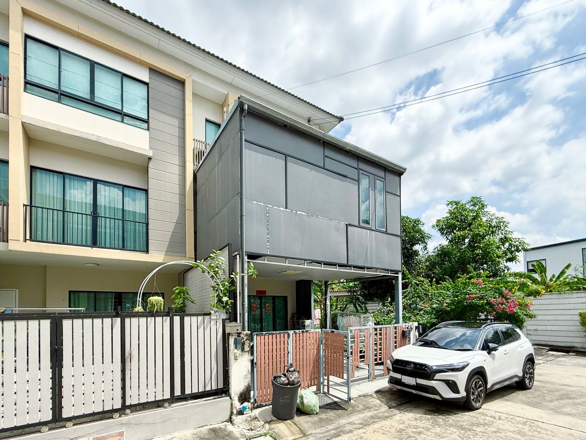 For SaleTownhomeLadkrabang, Suwannaphum Airport : 🚀 The Connect Up3 Chaloem Phrakiat 67 - 3 -story townhome, largest plot, 59 sq.w., 160 sqm.