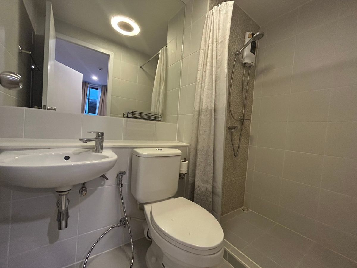 For RentCondoOnnut, Udomsuk : Empty room, beautiful room, swimming pool, 1 bedroom, 1 bathroom, The Tree Onnut Station