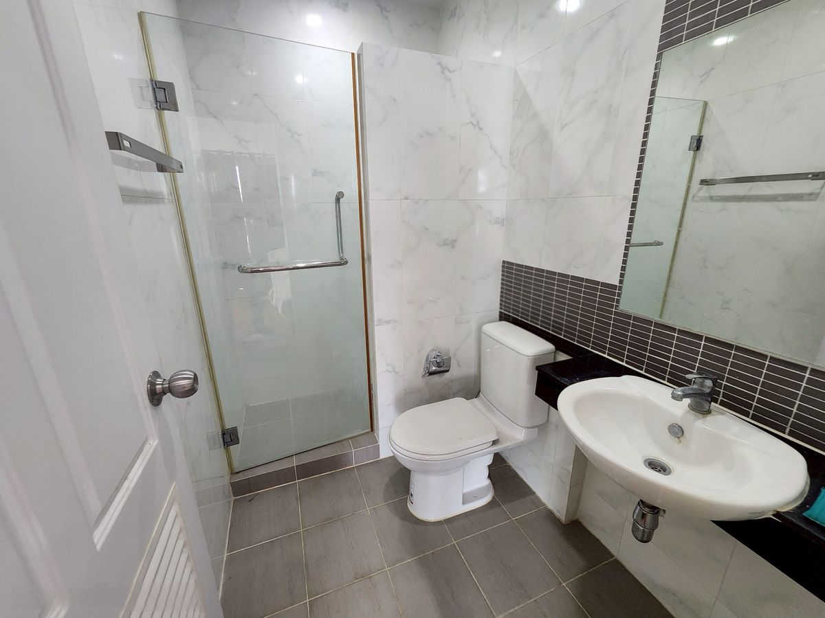 ทาวน์โฮมนวมินทร์ รามอินทรา : ขาย/ให้เช่า โฮมออฟฟิศเสนาทาวน์ นวมินทร์ 3 ชั้น ขนาด 23.6 ตร.ว.