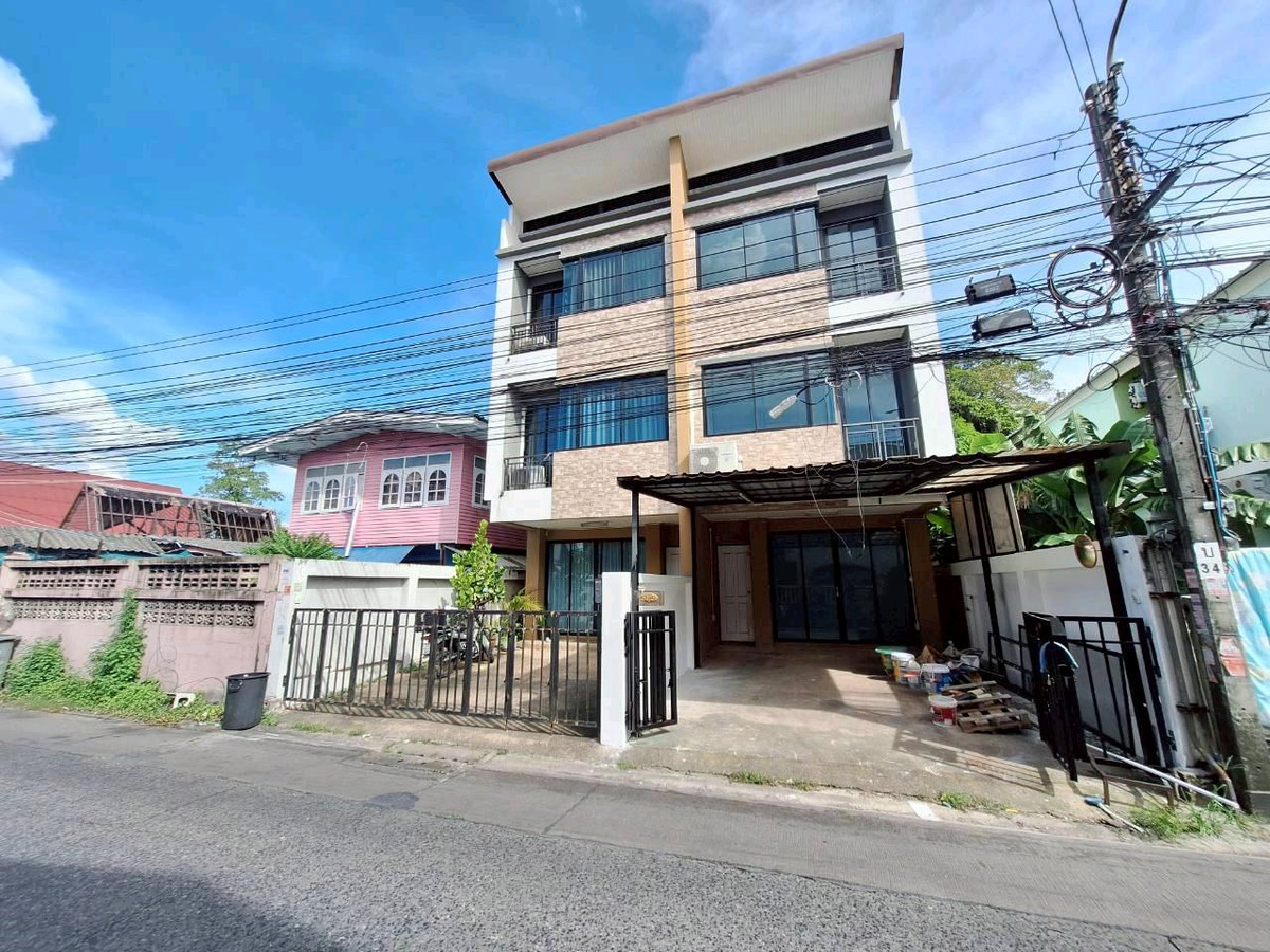 For RentTownhomePattanakan, Srinakarin : Townhome for rent, Suan Luang Rama 9 🚇🧑🏼‍🎄💯