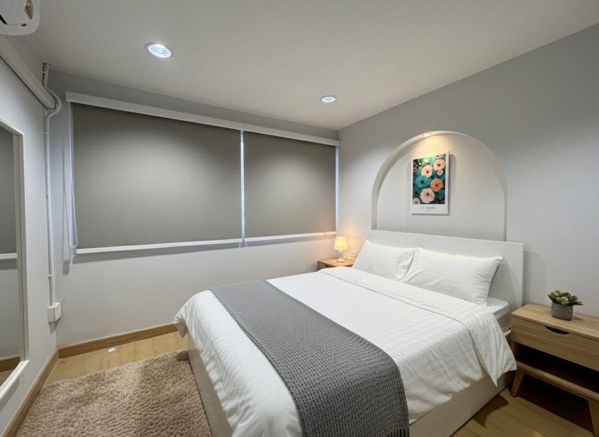 For RentHouseRatchadapisek, Huaikwang, Suttisan : Rent a detached house Near MRT Sutthisan 500 sq.m., 5 bedrooms, 4 bathrooms, private pool, Soi Chok Amnuay