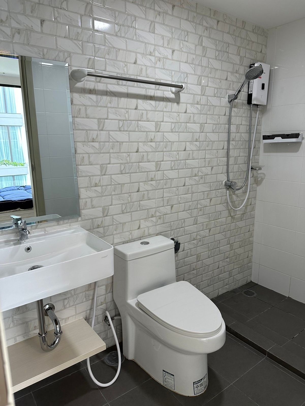 For SaleCondoLadprao101, Happy Land, The Mall Bang Kapi : Urgent sale 🔥 Feel Condo Lat Phrao 122 🔥 Near MRT Lat Phrao 101, fully furnished and equipped with appliances.