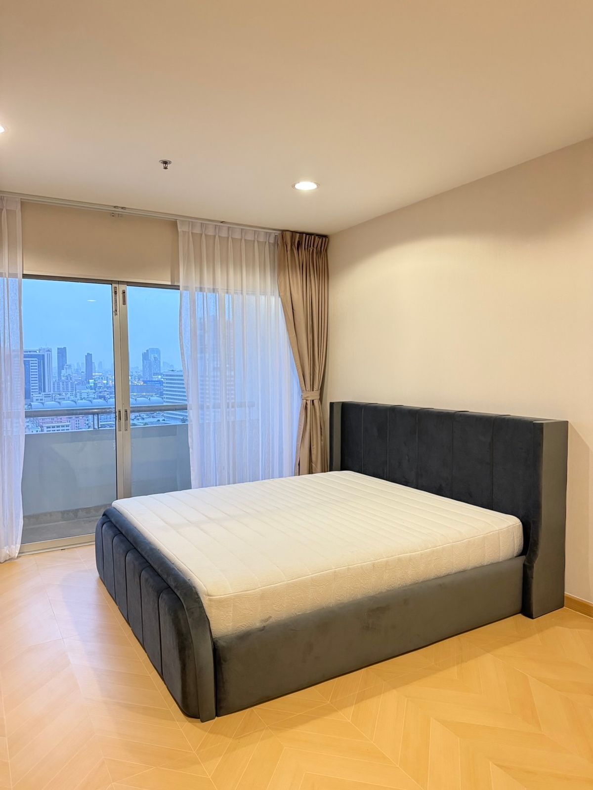 ให้เช่าคอนโดราชเทวี พญาไท : RC100225 Condo for rent, 2 bedrooms THE PLATINUM Near CentralWorld