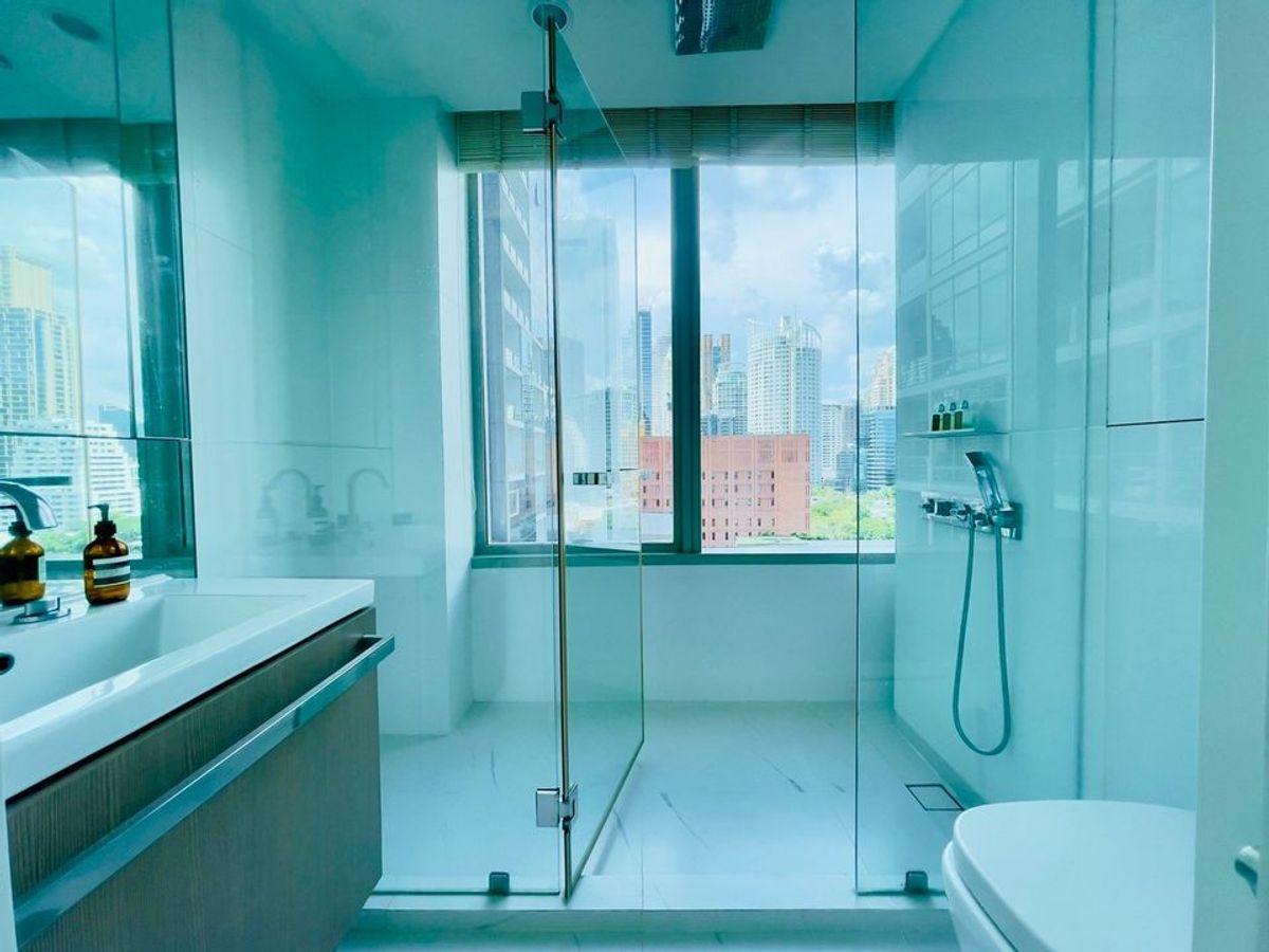 For RentCondoSathorn, Narathiwat : 185 Rajadamri for Rent *Corner Unit with Spacious Balcony & Amp; Panoramic Park View