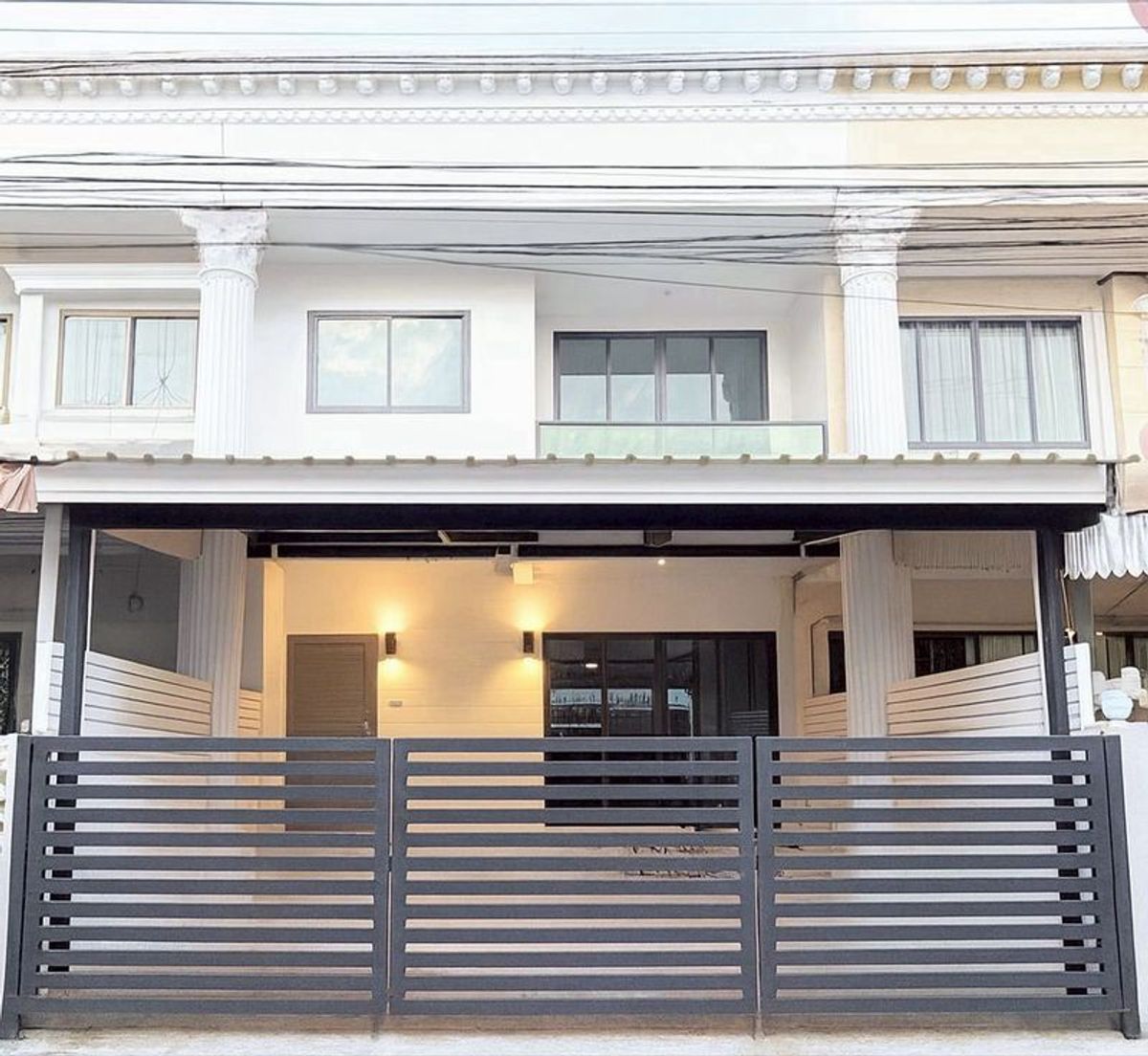 For SaleTownhomeOnnut, Udomsuk : Sell ​​2 -story townhome, renovated, both after Soi Punnawithi 48, Sukhumvit 101 🏘️