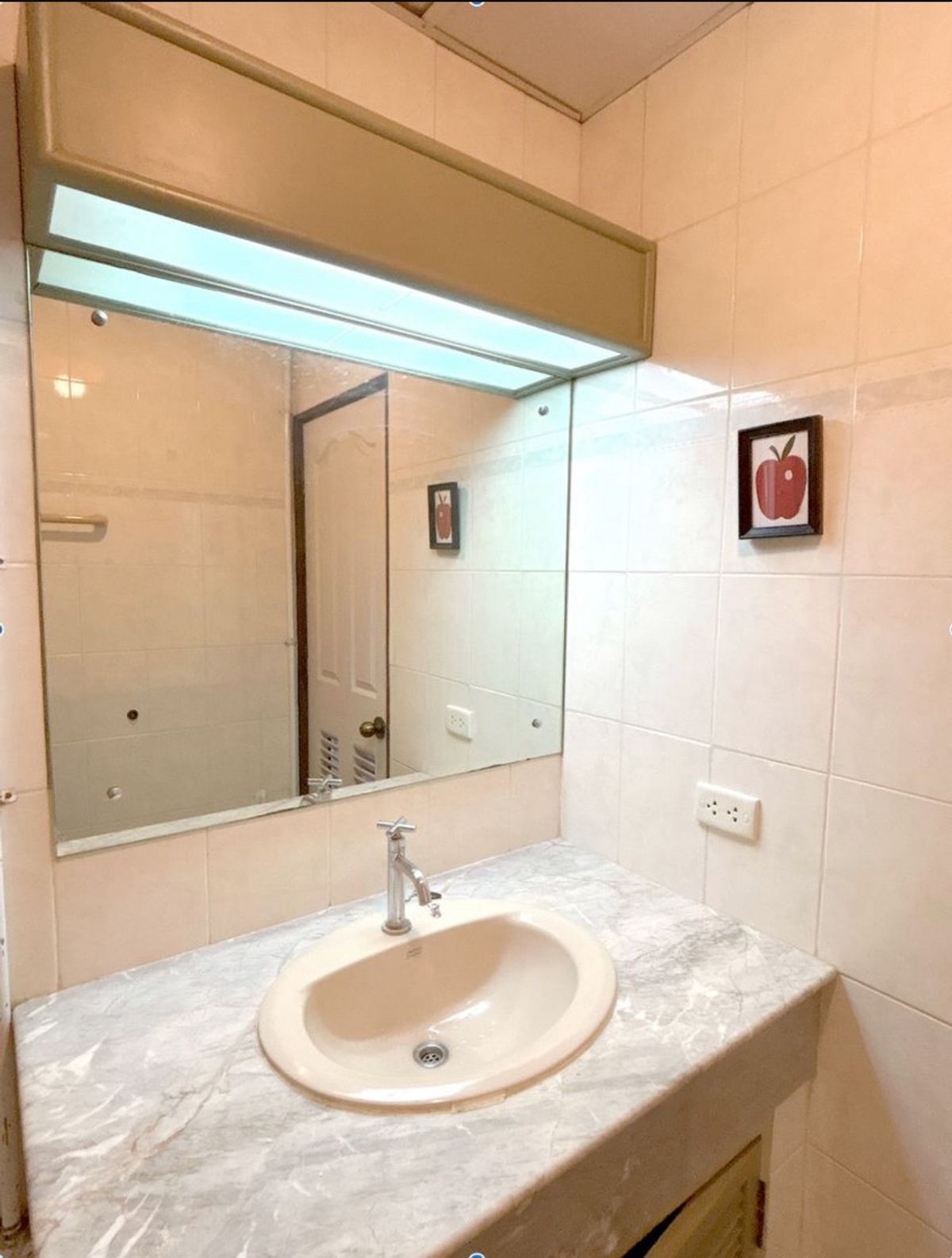 ให้เช่าคอนโดปิ่นเกล้า จรัญสนิทวงศ์ : ปล่อยเช่าห้องเพิ่งรีโนเวท Thana Tower วิวทิศตะวันตกเห็นพระอาทิตย์ตกทุกวัน  