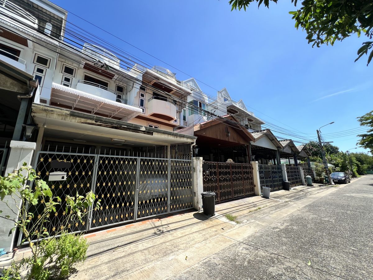 ให้เช่าทาวน์โฮมเกษตรศาสตร์ รัชโยธิน : ให้เช่า ทาวน์เฮ้าส์ 4ชั้น 4ห้องนอน 4ห้องน้ำ ติด ม.เกษตรบางเขน