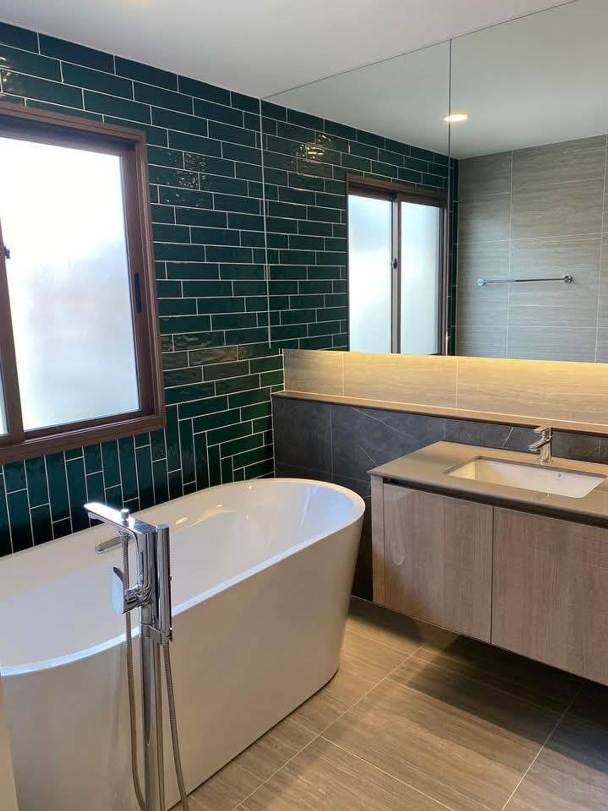 ให้เช่าบ้านพัฒนาการ ศรีนครินทร์ : บ้านเดี่ยวให้เช่า 🔥 Burasiri Krungthep Kreetha 🔥 4 ห้องนอน 5 ห้องน้ำ เฟอร์นิเจอร์ และ เครื่องใช้ไฟฟ้าครบ 