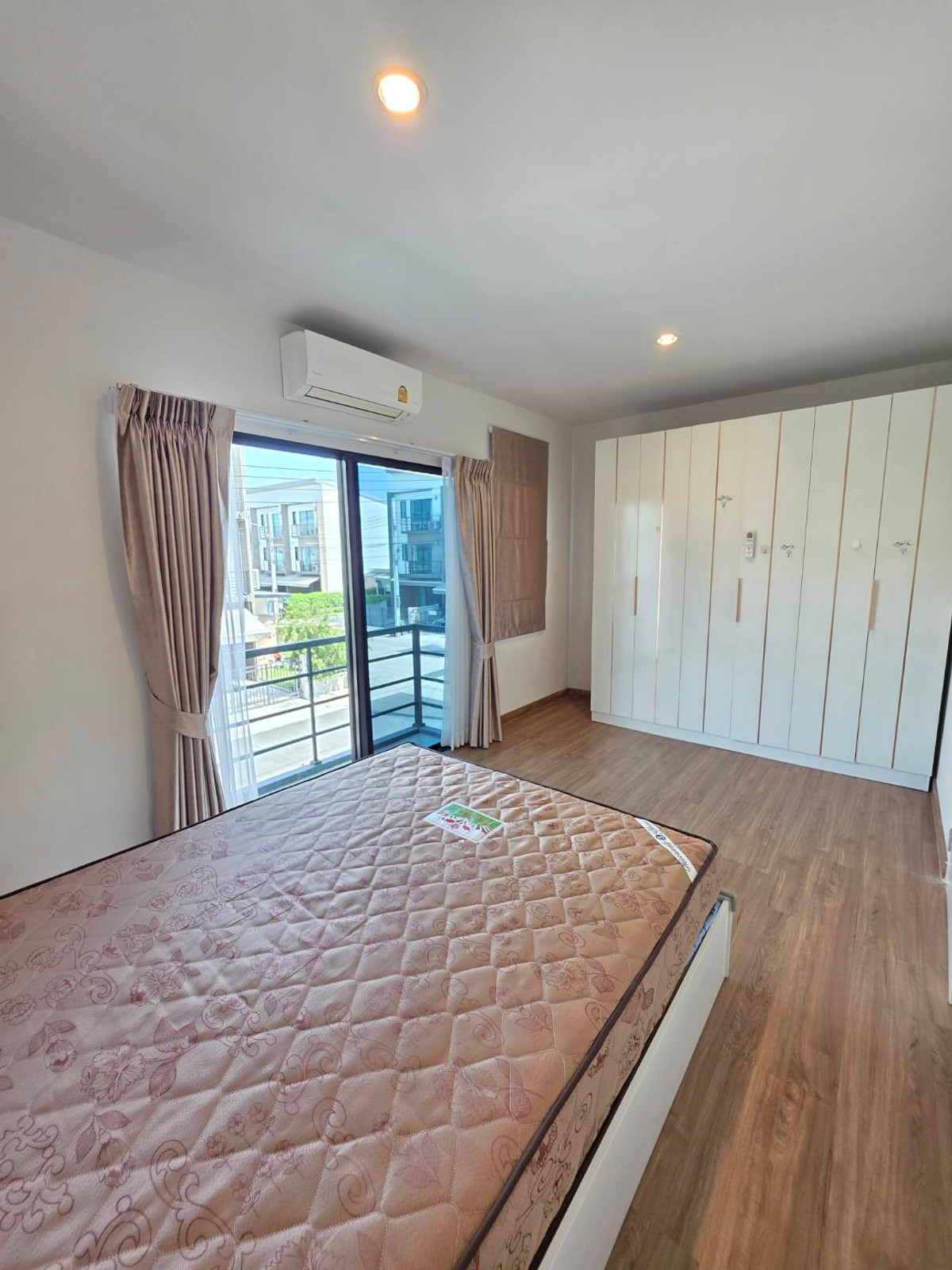 ขายทาวน์โฮมอ่อนนุช อุดมสุข : ใกล้รถไฟฟ้า สายสีเหลือง สถานีศรีนุช