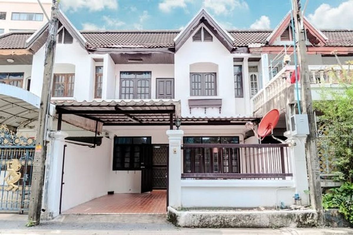 For RentHouseRatchadapisek, Huaikwang, Suttisan : HR2898 2 -story house for rent in Soi Pracharat Bamphen 20, Huai Khwang area, suitable for office or residence