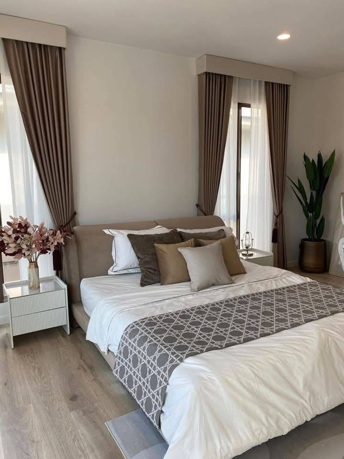 ให้เช่าบ้านพัฒนาการ ศรีนครินทร์ : บ้านเดี่ยวให้เช่า 🔥 Burasiri Krungthep Kreetha 🔥 4 ห้องนอน 5 ห้องน้ำ เฟอร์นิเจอร์ และ เครื่องใช้ไฟฟ้าครบ 