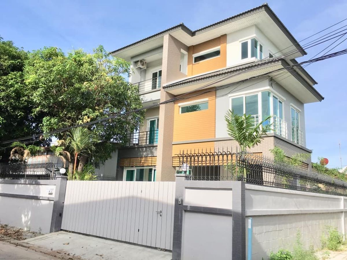 ให้เช่าบ้านรัชดา ห้วยขวาง : RH100125 ให้เช่า บ้านเดี่ยว 3 ชั้น 4 ห้องนอน ใกล้ MRT สุทธิสาร