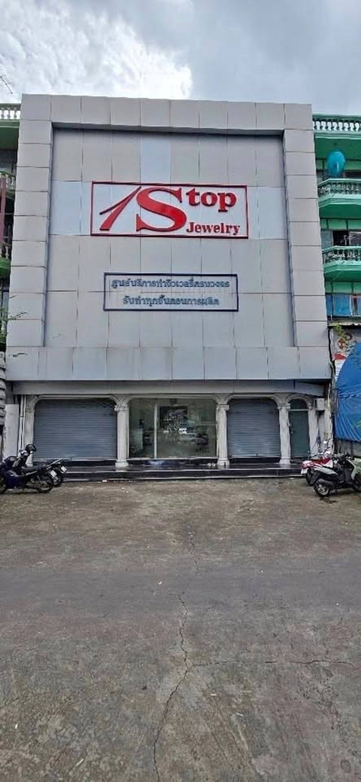 For RentShop HouseThaphra, Talat Phlu, Wutthakat : For rent 3 -storey commercial building, 4 -story location, near Dae Mall Tha Phra, suitable for office, other clinics.