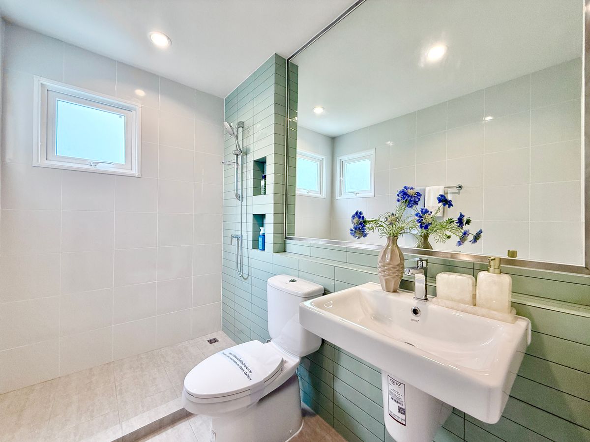 ขายบ้านนวมินทร์ รามอินทรา : Saransiri Chatuchot ส่วนกลางใหญ่กว่า 6 ไร่ บ้านเดี่ยว 3–4 นอน เริ่ม 7.99 ลบ. 📞 092-690-5445 เปิดจองรอบ Presale 4–5 ต.ค. นี้เท่านั้น 