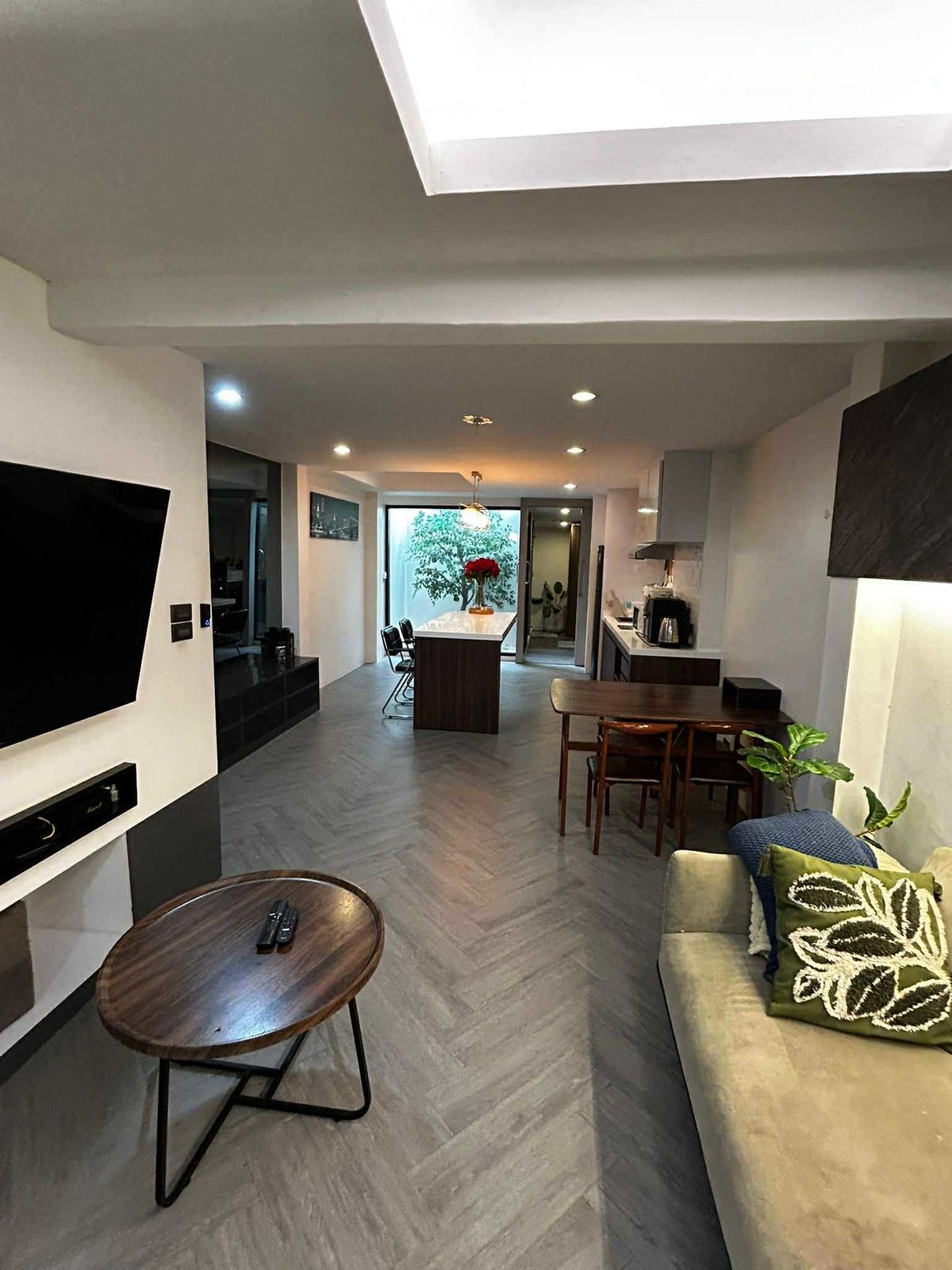 ให้เช่าทาวน์โฮมรัชดา ห้วยขวาง : ให้เช่าอาคารพาณิชย์ Townhome 2 ชั้น ทำเลรัชดา ซอย 7 !!