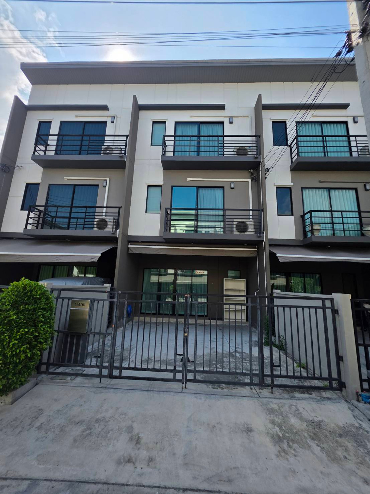 ขายทาวน์โฮมอ่อนนุช อุดมสุข : ใกล้รถไฟฟ้า สายสีเหลือง สถานีศรีนุช