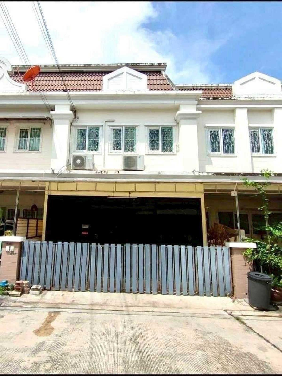 ให้เช่าทาวน์โฮมเกษตร นวมินทร์ ลาดปลาเค้า : 19,000.- ทาวน์โฮม พร้อมเฟอร์ หมู่บ้าน The Exclusive ดิ เอ็กซ์คลูซีฟ นวลจันทร์ ใกล้เลียบด่วน ใกล้สถานีรถไฟฟ้า รามอินทรา กม.6 เข้าทางนวมินทร์ได้