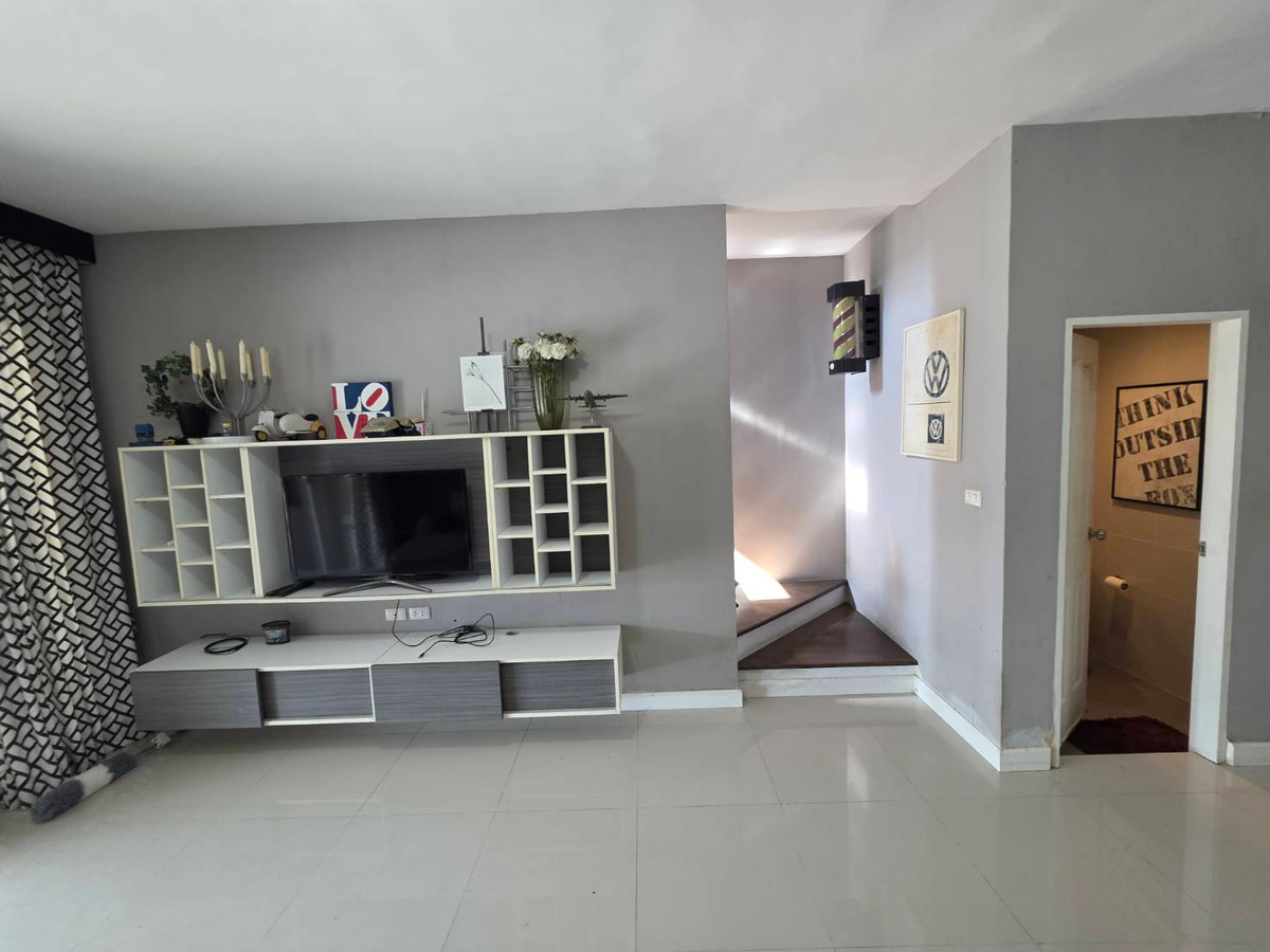 For RentTownhomeVipawadee, Don Mueang, Lak Si : Rent a town, Town, Avenue Six, Vibhavadi 60, near Central Ram Inthra only 11 minutes.