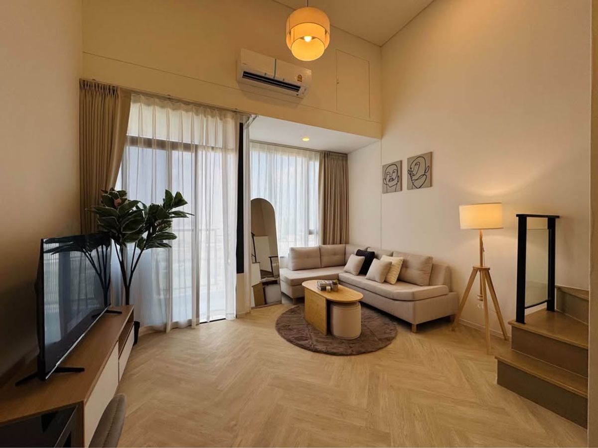 For RentCondoRama9, Petchburi, RCA : [For Rent] Landmark @MRTA Station (Siamese Rama 9) | Duplex 1 Bedroom | 46 sq.m. | 17th Floor | Rent 26,000 THB/month | LINE: @323gqmho | Ref: T2046