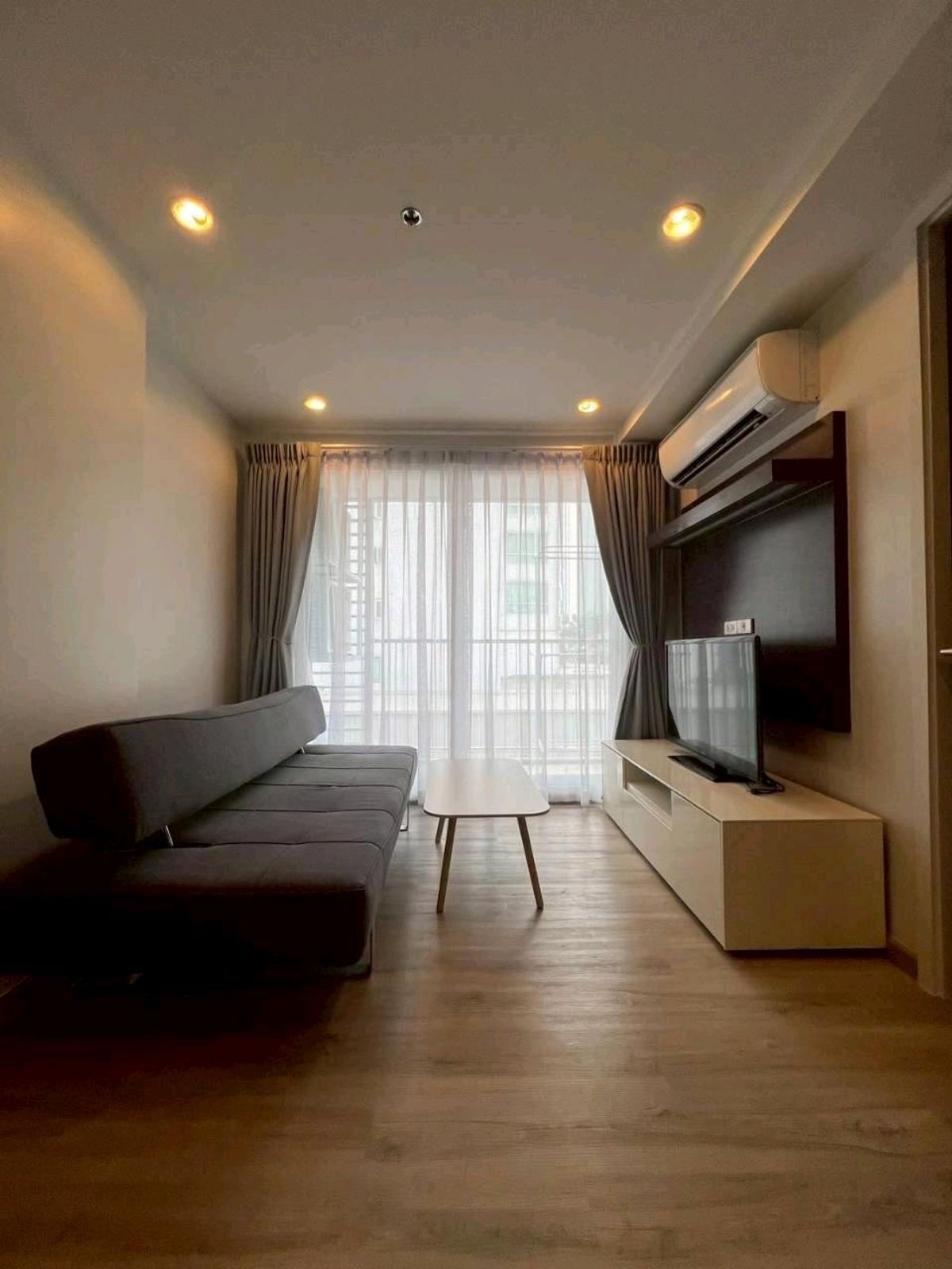 For RentCondoNana, North Nana,Sukhumvit13, Soi Nana : Ready to Move in Renovated ✨ 15 Sukhumvit Residence Condo 📍BTS Nana