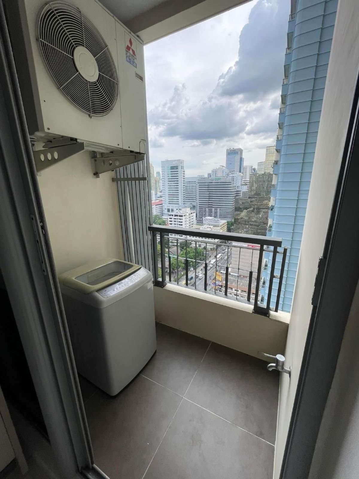 For SaleCondoRama9, Petchburi, RCA : Condo for Sale: Q Asoke 30 sqm | Floor 21