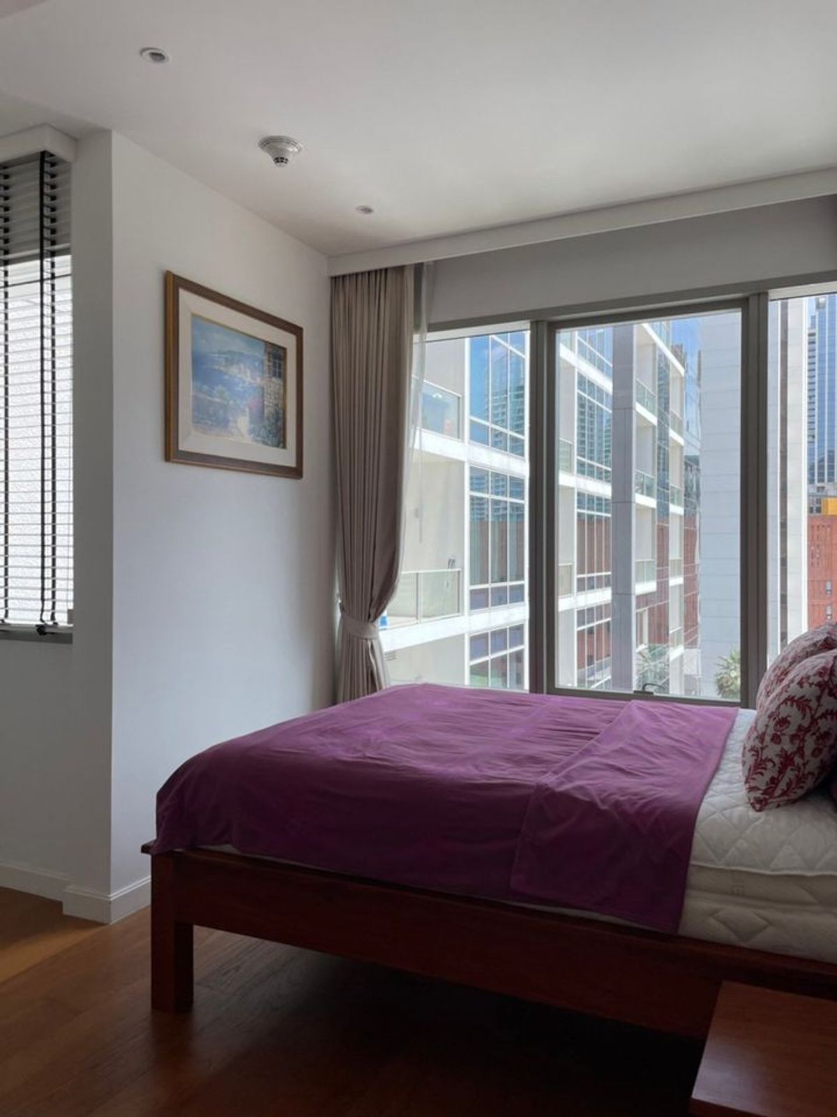 For RentCondoSathorn, Narathiwat : 185 Rajadamri for Rent *Corner Unit with Spacious Balcony & Amp; Panoramic Park View