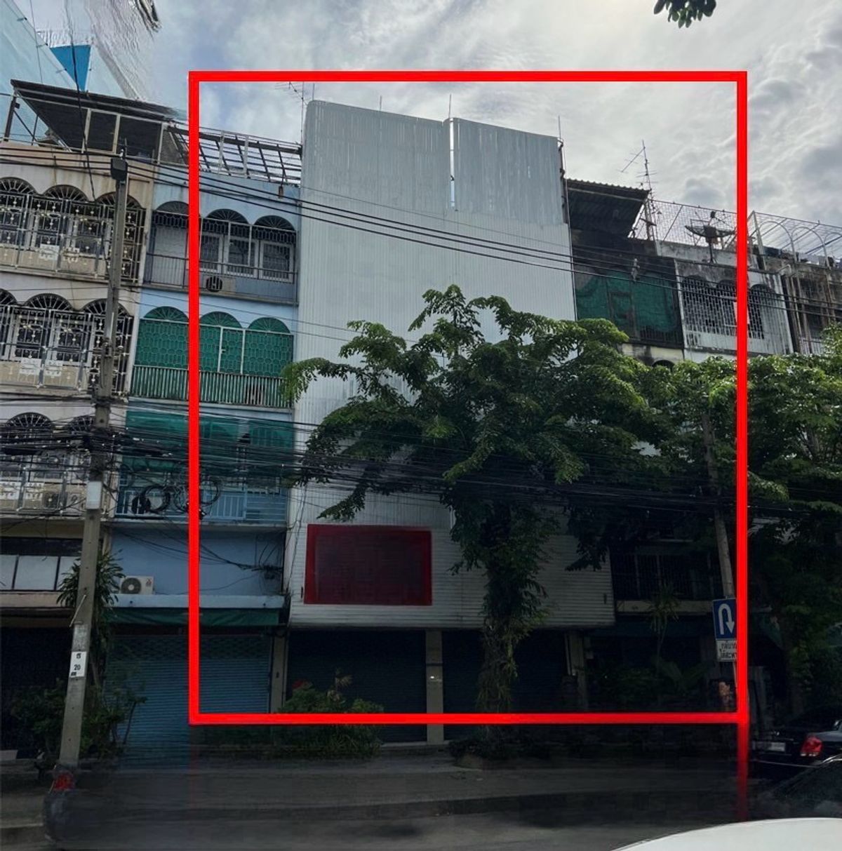 For RentOfficePinklao, Charansanitwong : 4-Storey Commercial Building 8 units in a prime area next to Somdet Phra Pinklao Bridge. Spacious layout, ideal for various businesses such as offices, clinics, restaurants, showrooms, able to renovate to suit your business
