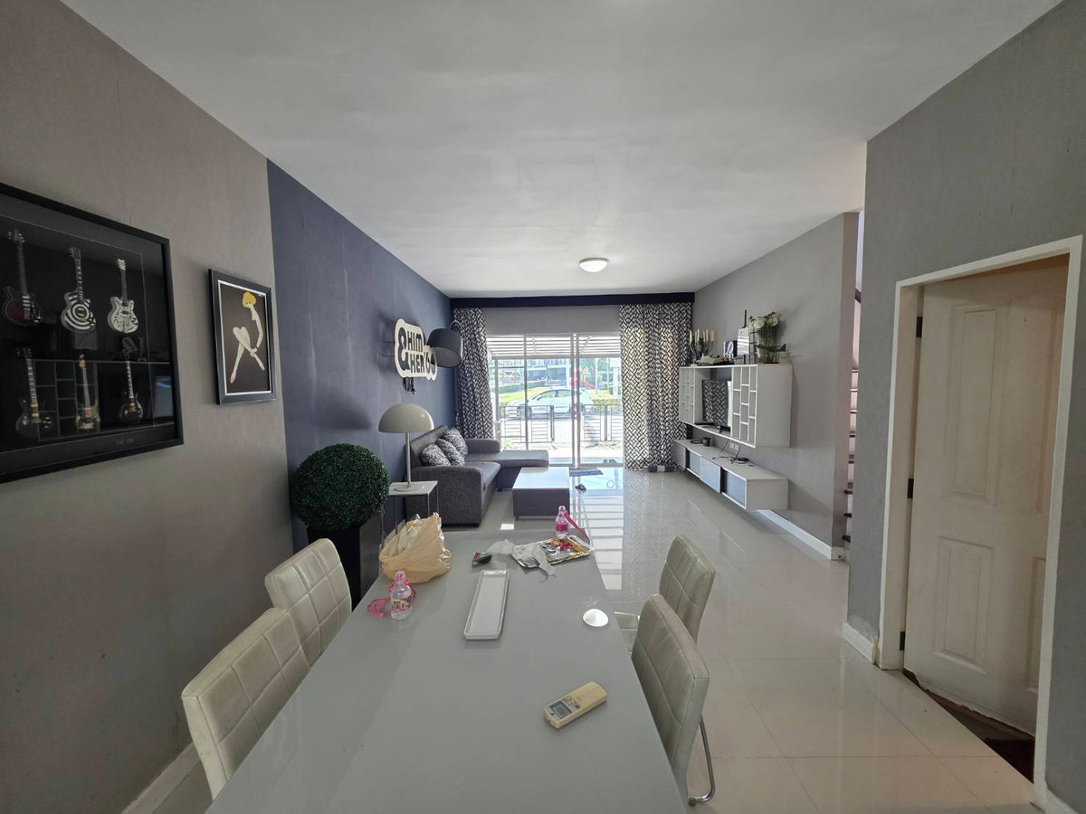 For RentTownhomeVipawadee, Don Mueang, Lak Si : Rent a town, Town, Avenue Six, Vibhavadi 60, near Central Ram Inthra only 11 minutes.