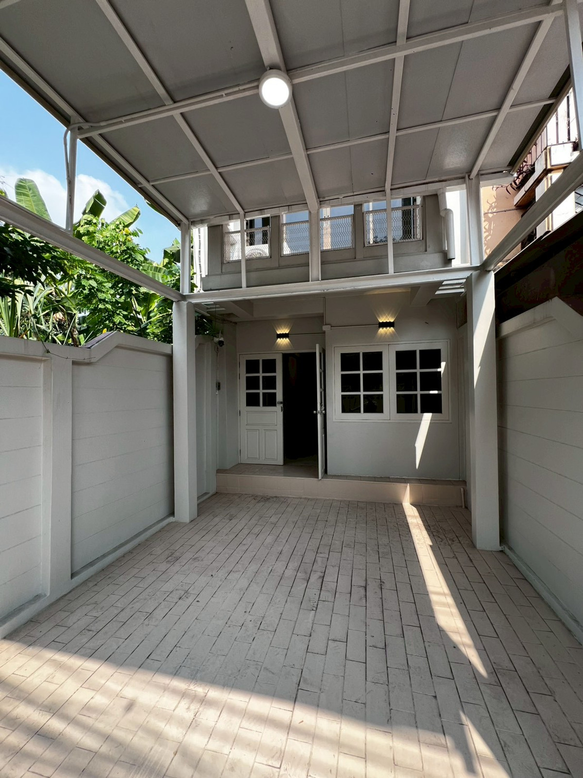 For RentTownhomeKasetsart, Ratchayothin : Townhome can register company, 5mins walk to BTS, 4 bedrooms, 4 bathrooms, Soi Phahon Yothin 59