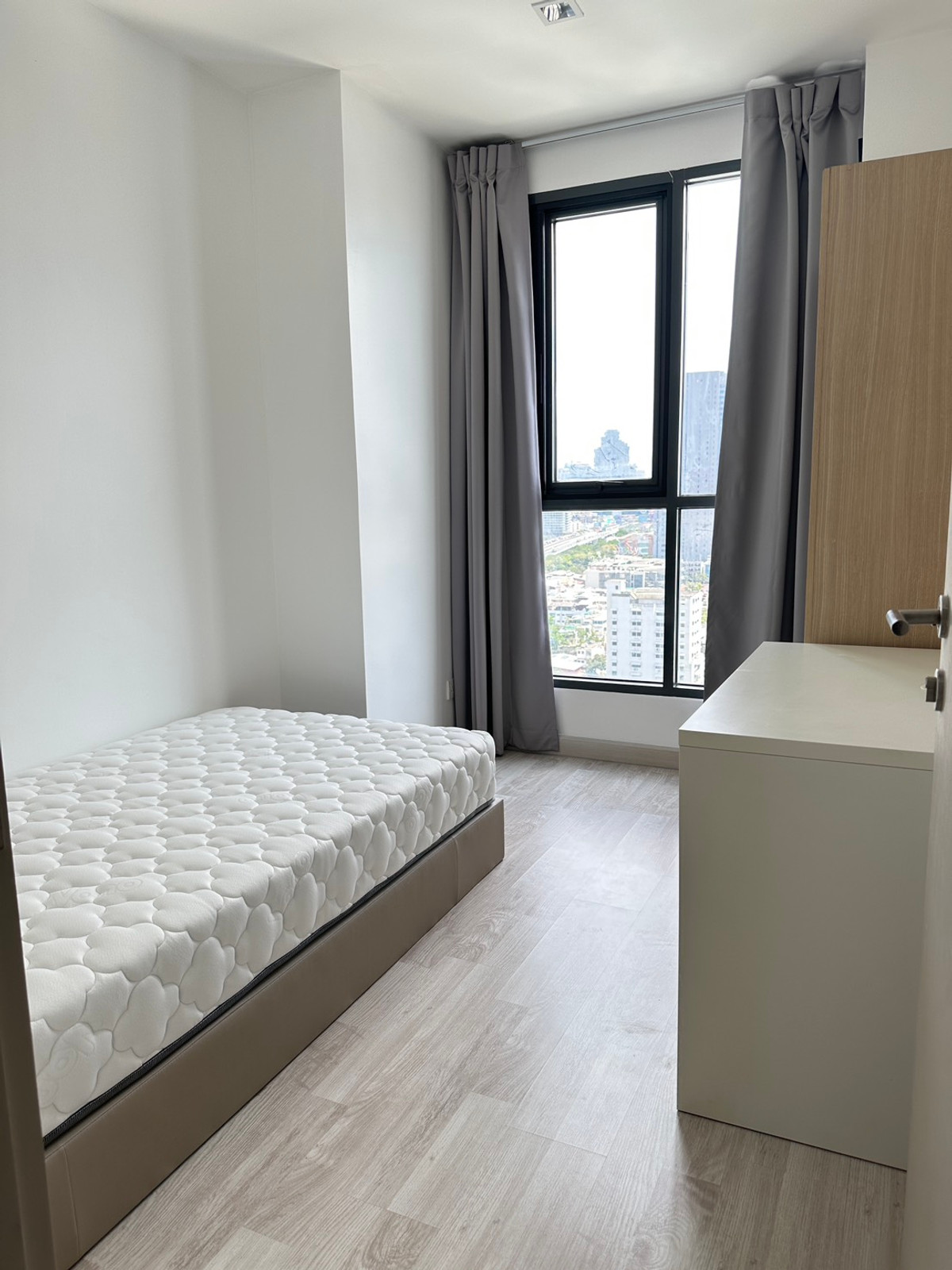 For RentCondoWongwianyai, Charoennakor : !! Beautiful room for rent IDEO Mobi Sathorn BTS, Thonburi