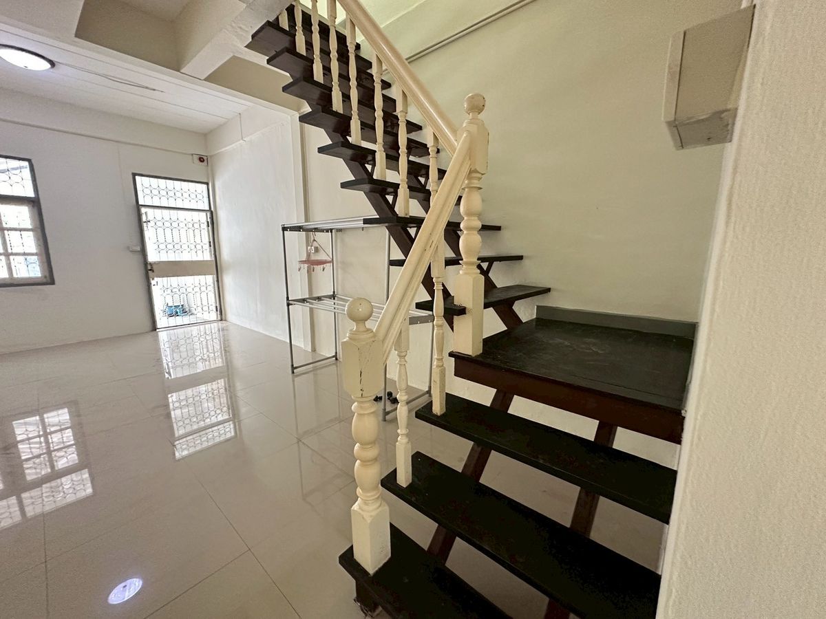 ขายทาวน์โฮมปทุมธานี รังสิต ธรรมศาสตร์ : 🔥 ขายด่วน🔥 TownHouse🔥 ใกล้ตลาดAC ลำลูกกาคลองสี่ 2นอน2น้ำ  16ตรว. เพียง 1.5 MB เท่านั้น