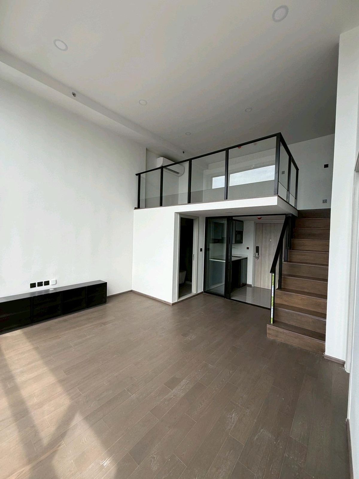 For SaleCondoSiam Paragon ,Chulalongkorn,Samyan : Park Origin Chula Samyan【𝐒𝐄𝐋𝐋】🔥Cozy and warm, using wood tones and soft lighting to create a relaxing atmosphere🔥  Contact Line ID: @hacondo