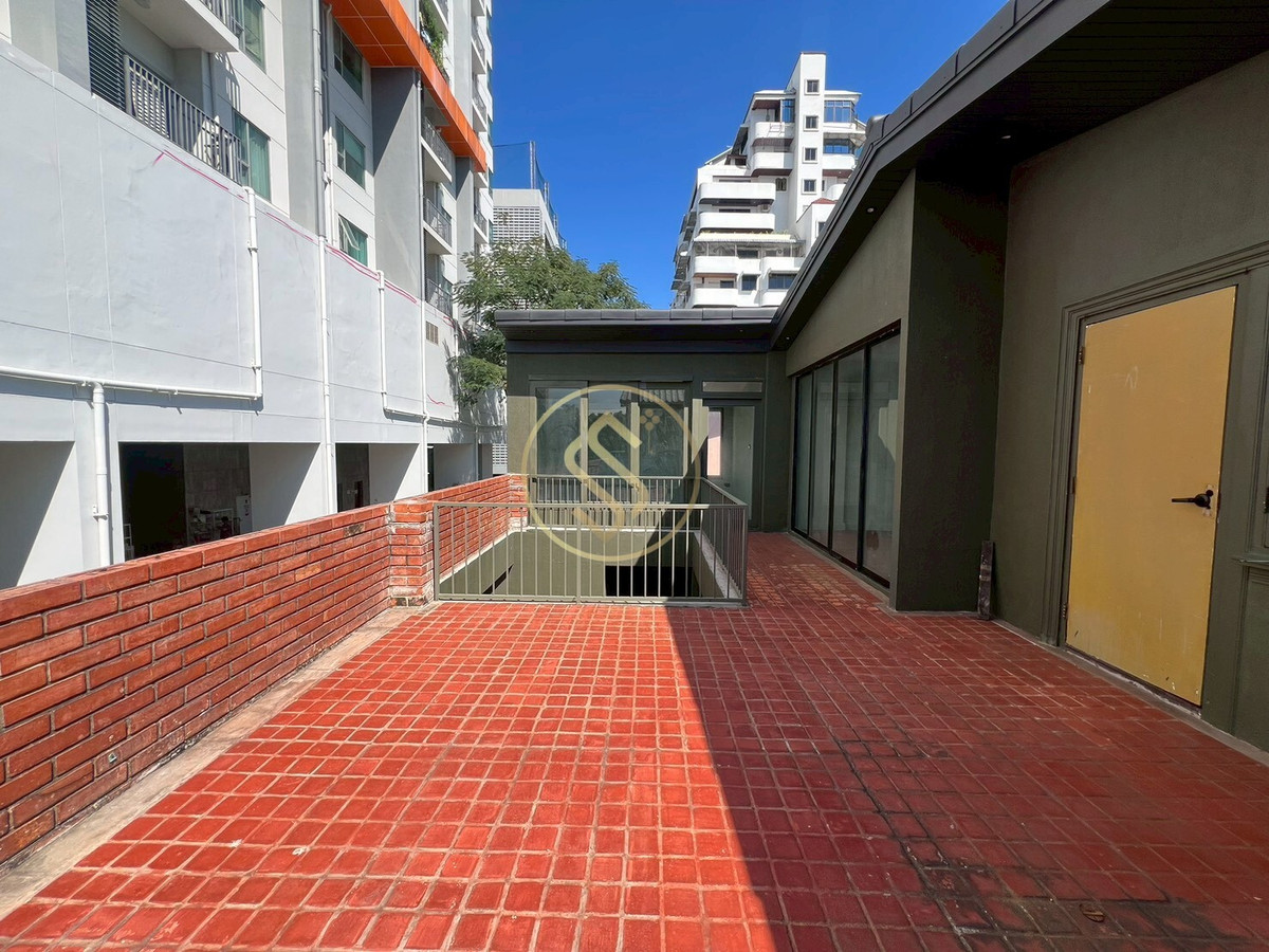 ให้เช่าบ้านสะพานควาย จตุจักร : ให้เช่าบ้านเดี่ยว 2 ชั้น ติดถนนประติพัทธ์ บ้านเดี่ยวดีไซน์สวย มีเอกลักษณ์ ตรงข้ามร้านพริกหยวก ติดถนนประดิพัทธ์ 