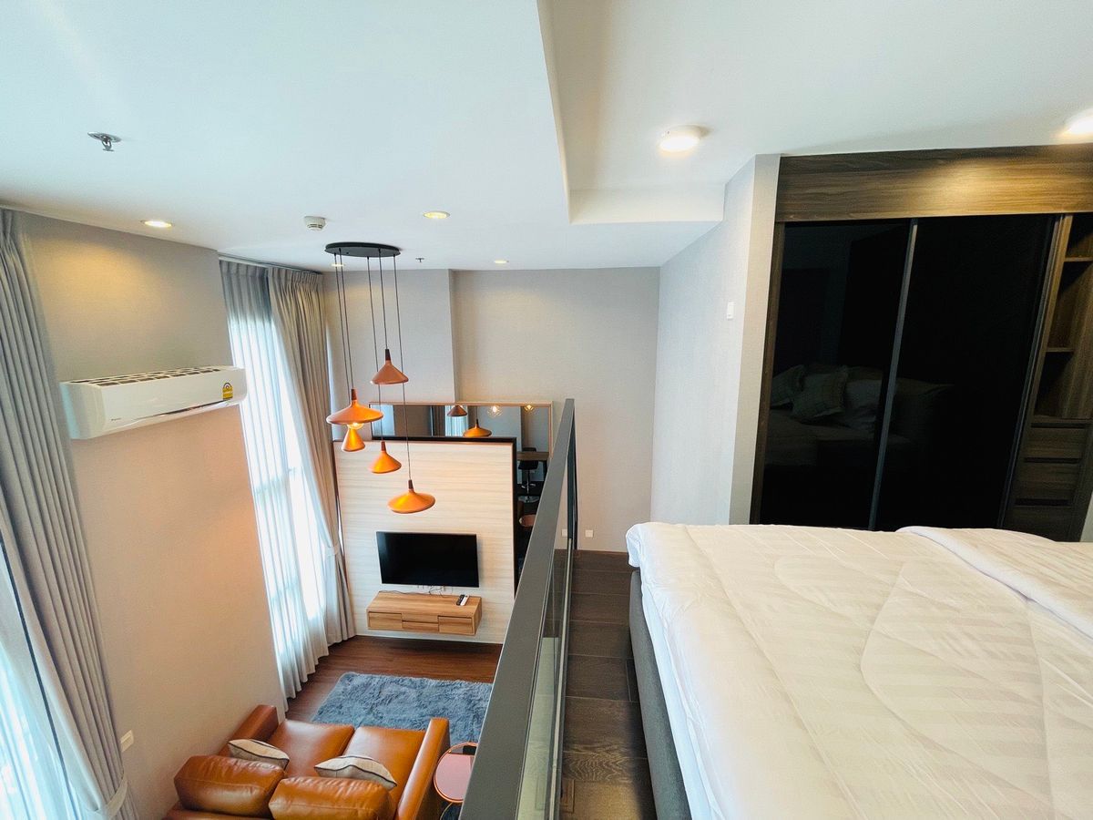 ให้เช่าคอนโดสุขุมวิท อโศก ทองหล่อ : ให้เช่าคอนโด C Ekkamai ห้อง duplex เฟอร์นิเจอร์ครบ ใกล้ BTS เอกมัย พร้อมเข้าอยู่