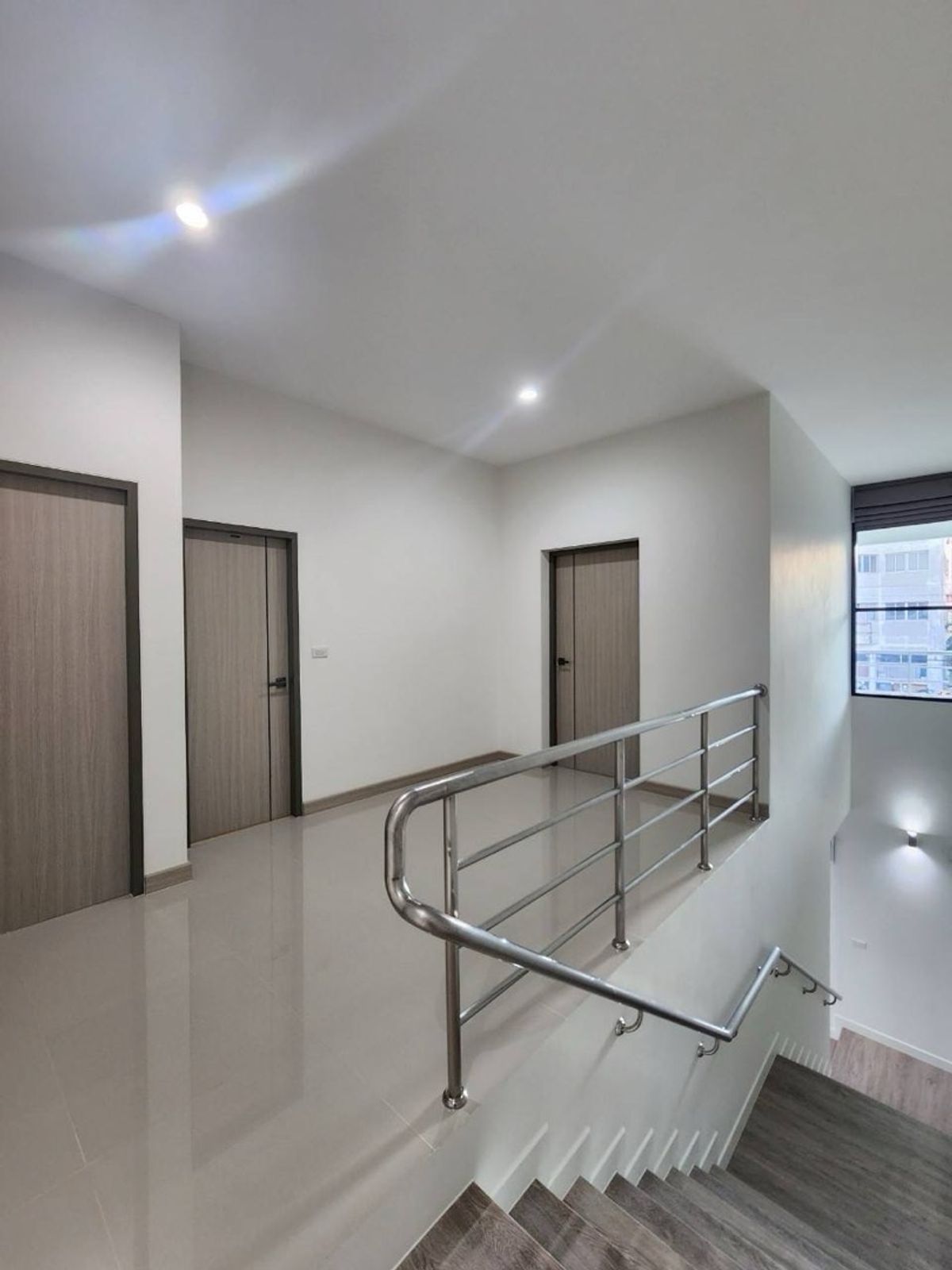 For RentHome OfficePattanakan, Srinakarin : Home Office for Rental Development, Prawet District (outside of the project is private), 2 parking spaces, company registration Rent a Back Office office, find something to eat, convenient to live, easy to live
