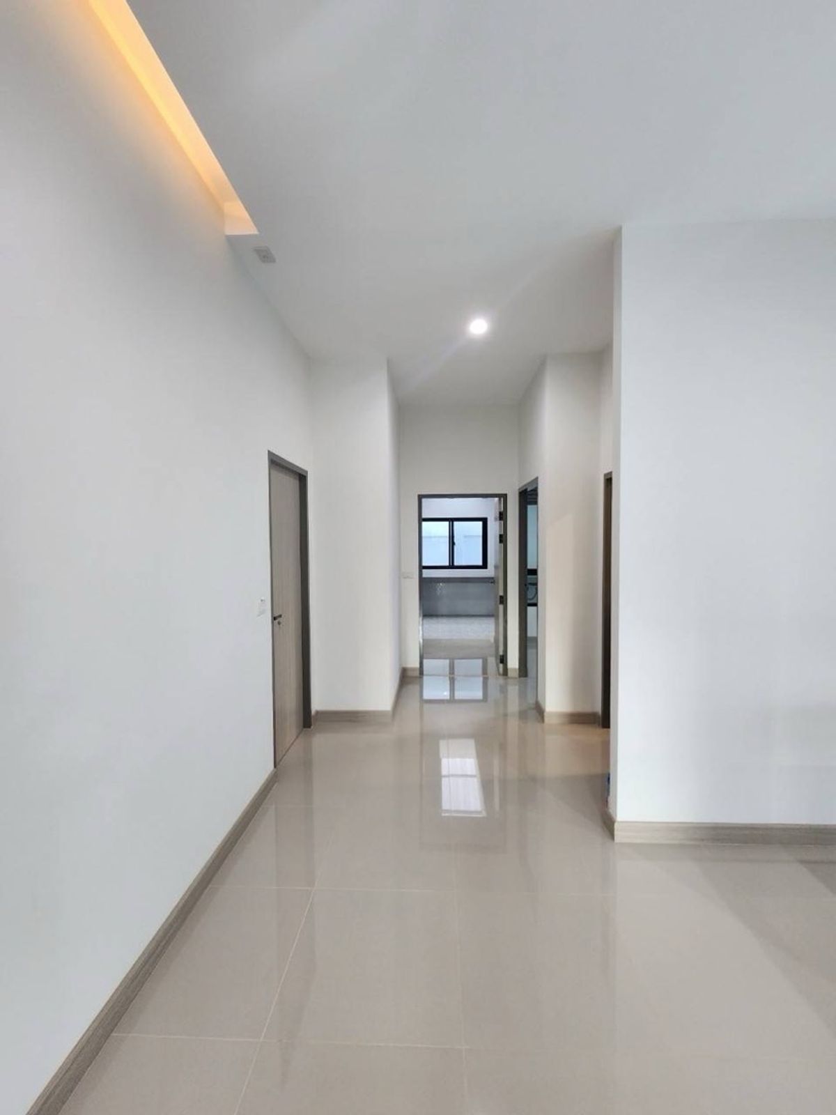 For RentHome OfficePattanakan, Srinakarin : Home Office for Rental Development, Prawet District (outside of the project is private), 2 parking spaces, company registration Rent a Back Office office, find something to eat, convenient to live, easy to live