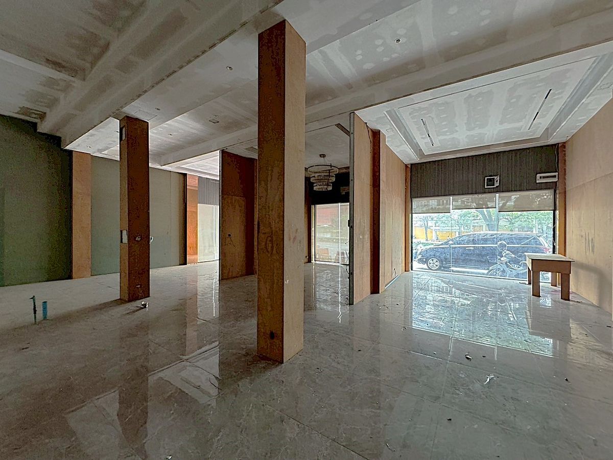 For RentShop HouseRama9, Petchburi, RCA : Commercial building, 5 units, walking distance to Airport Link ** NO CO-AGENT ** 
