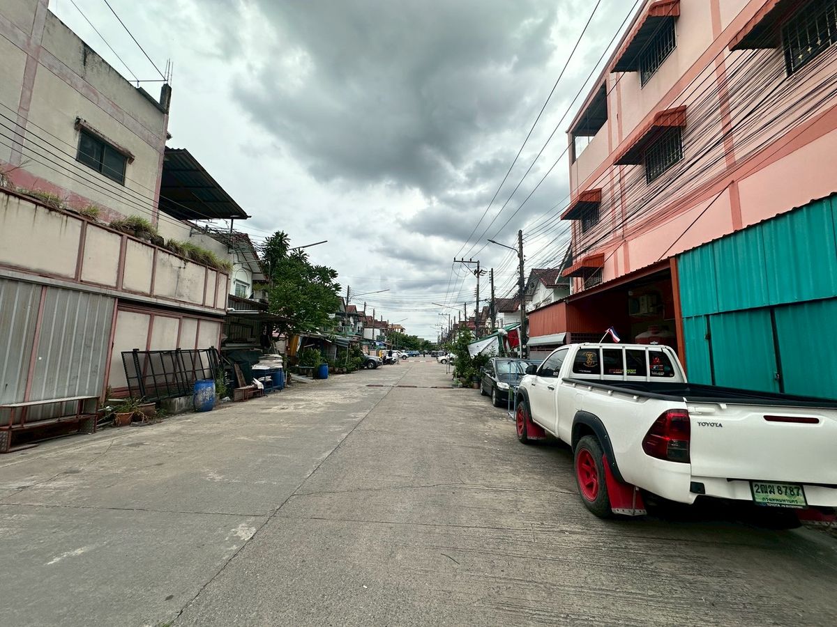 ขายทาวน์โฮมปทุมธานี รังสิต ธรรมศาสตร์ : 🔥 ขายด่วน🔥 TownHouse🔥 ใกล้ตลาดAC ลำลูกกาคลองสี่ 2นอน2น้ำ  16ตรว. เพียง 1.5 MB เท่านั้น