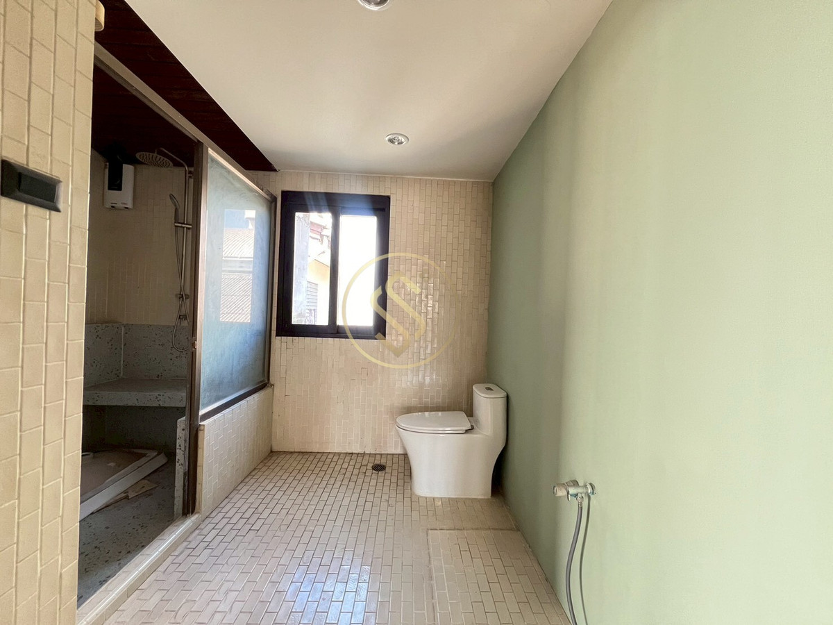 ให้เช่าบ้านสะพานควาย จตุจักร : ให้เช่าบ้านเดี่ยว 2 ชั้น ติดถนนประติพัทธ์ บ้านเดี่ยวดีไซน์สวย มีเอกลักษณ์ ตรงข้ามร้านพริกหยวก ติดถนนประดิพัทธ์ 