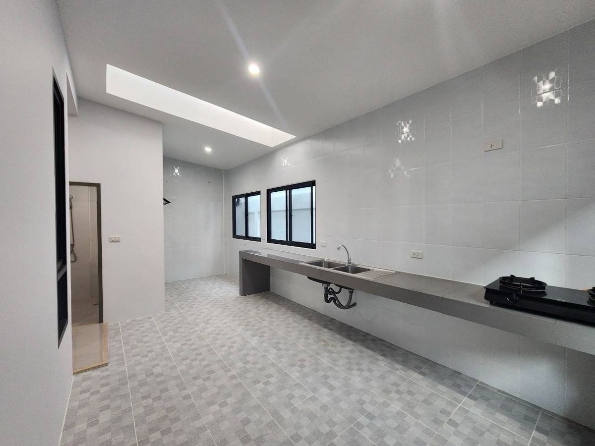 For RentHome OfficePattanakan, Srinakarin : Home Office for Rental Development, Prawet District (outside of the project is private), 2 parking spaces, company registration Rent a Back Office office, find something to eat, convenient to live, easy to live